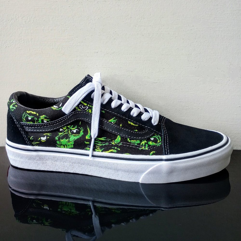 Vans Men's Old Skool Eyes In The Dark with Awesome Glow In The Dark Effect